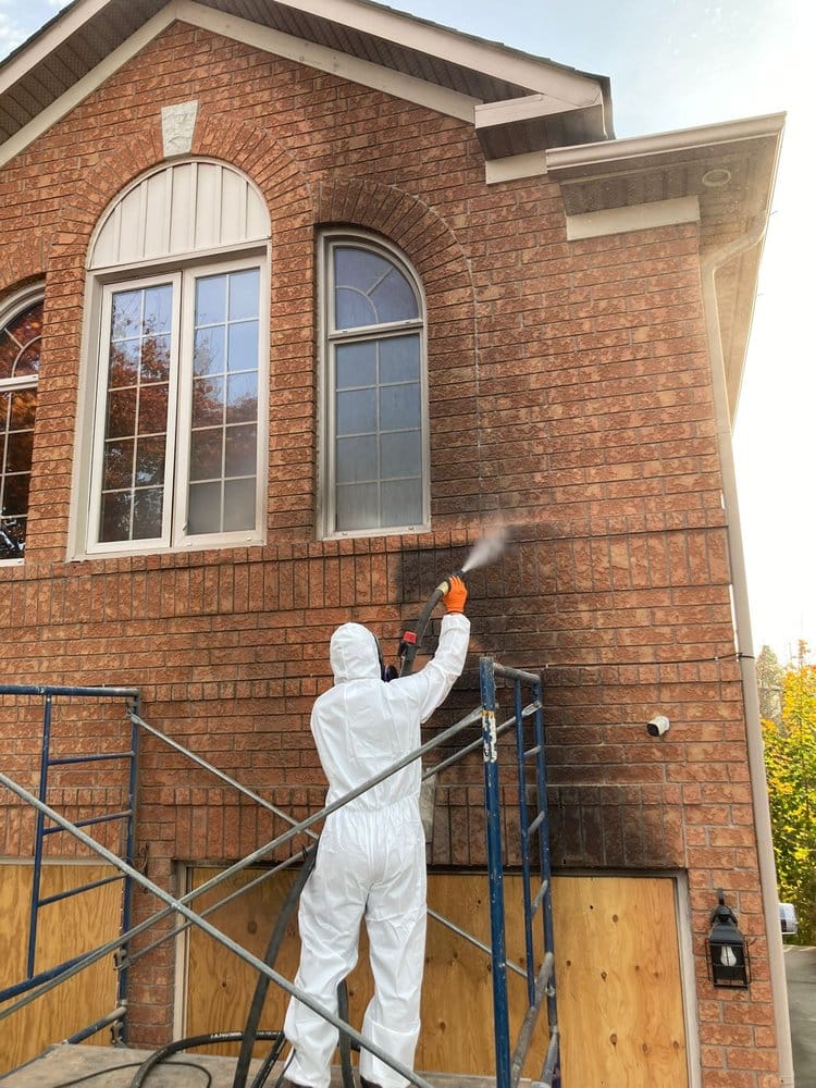 Eco-friendly sand blasting equipment used by Kronox Services